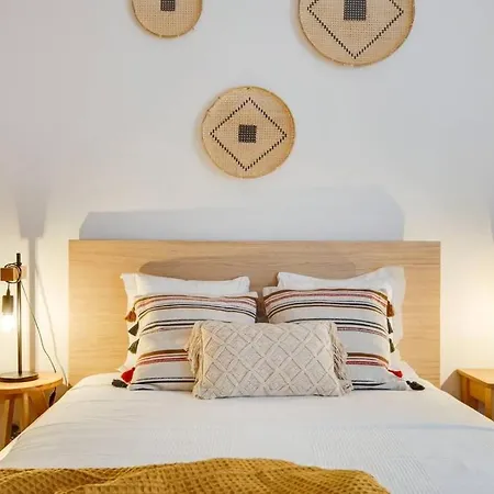 Bright & Beautiful With 2 Beds Lejlighed *
