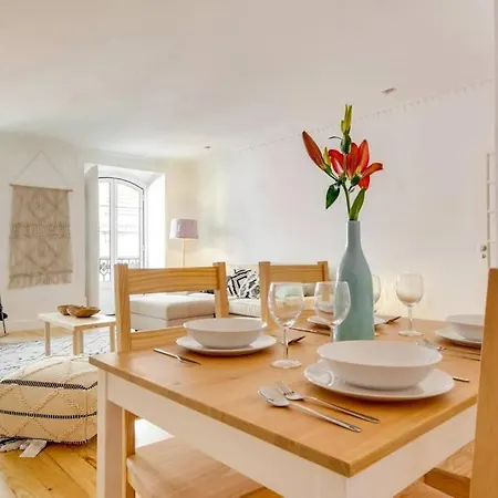 Bright & Beautiful With 2 Beds Lisboa