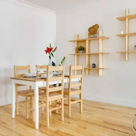 Bright & Beautiful With 2 Beds * Lisboa