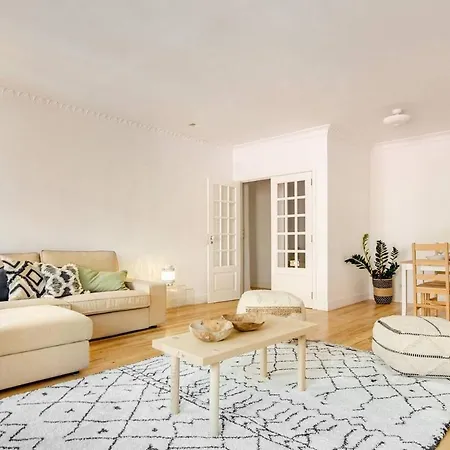 Bright & Beautiful With 2 Beds